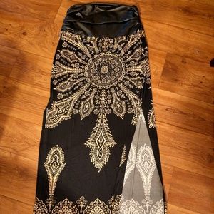 NWOT. Venus black & gold maxi skirt with slits